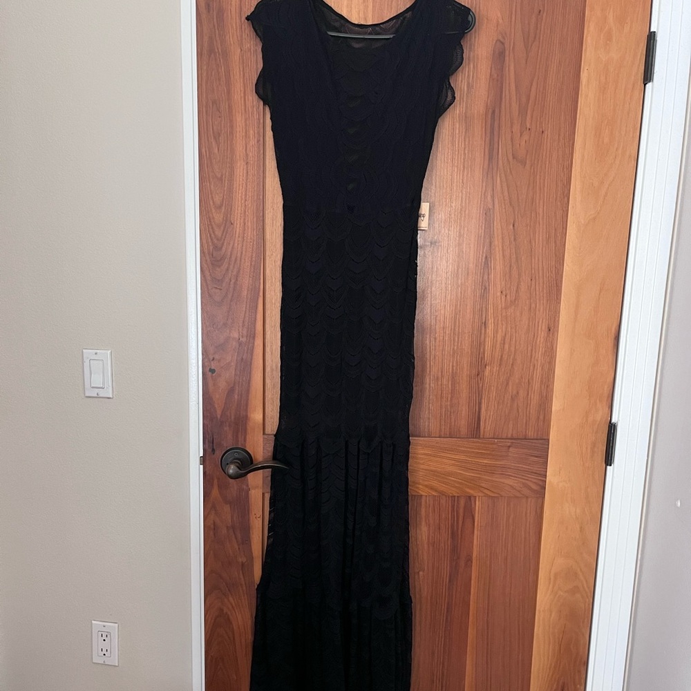 Night cap long lace dress with v neck line